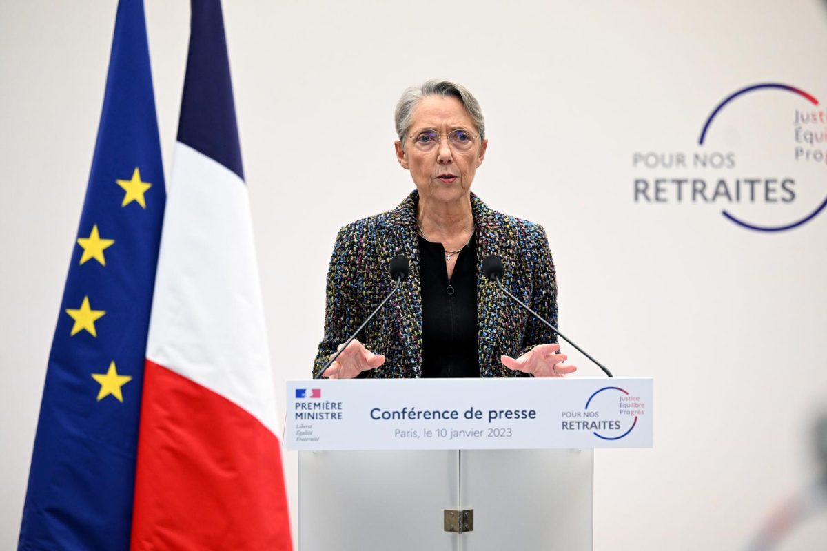 La primera ministra de Francia, Elisabeth Borne, asiste a una rueda de prensa para presentar el plan del gobierno para una reforma de las pensiones de jubilación en París, Francia.