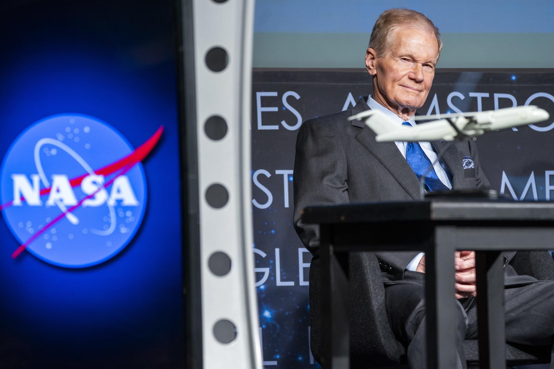 El administrador de la agencia espacial estadounidense (NASA), Bill Nelson, participa en una rueda de prensa en Washington, este 18 de enero de 2023. EFE/Shawn Thew