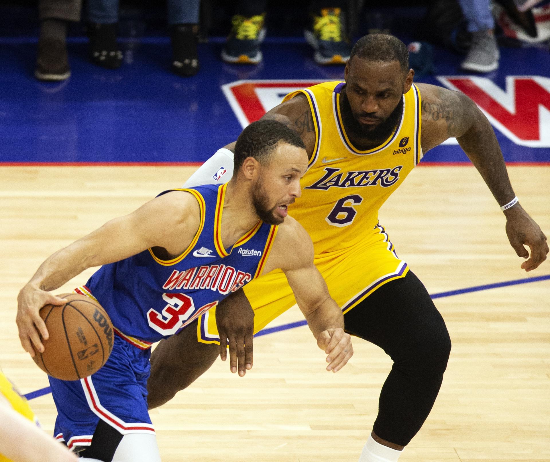Las de Steph Curry y LeBron James lideran la lista de las camisetas más vendidas de la NBA thumbnail