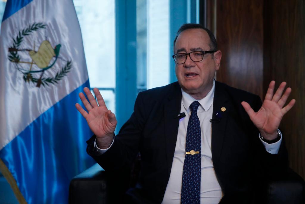 El presidente de Guatemala, Alejandro Giammattei, durante una entrevista con EFE en Madrid este 17 de enero. EFE/ Juan Carlos Hidalgo
