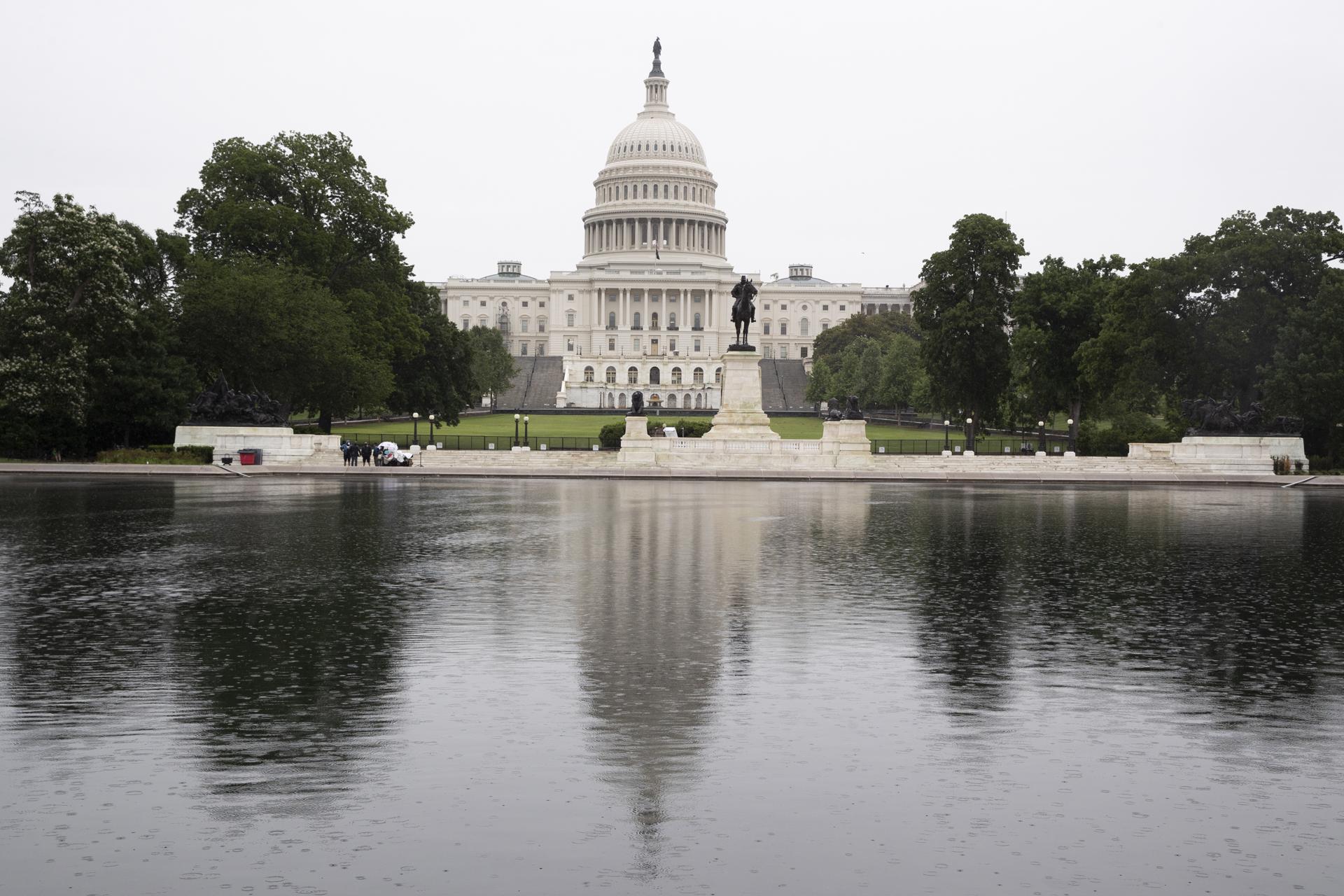 Vista exterior del Capitolio, sede del Congreso estadounidense, en una fotografía de archivo. EFE/Michael Reynolds
