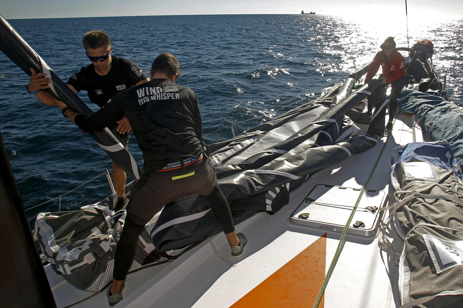 En la imagen, un entrenamiento del equipo Wind Whisper Racing Team en la bahía de Alicante.EFE/Morell
