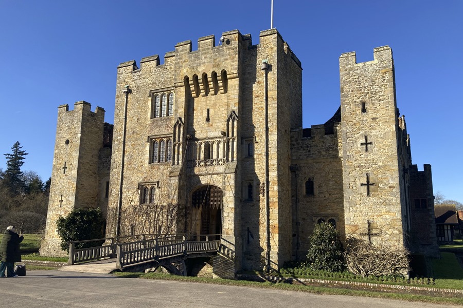Vista del exterior del castillo de Hever (sureste de Inglaterra) donde Ana Bolena pasó su infancia y vivió antes de casarse con el rey Enrique VIII de Inglaterra. 