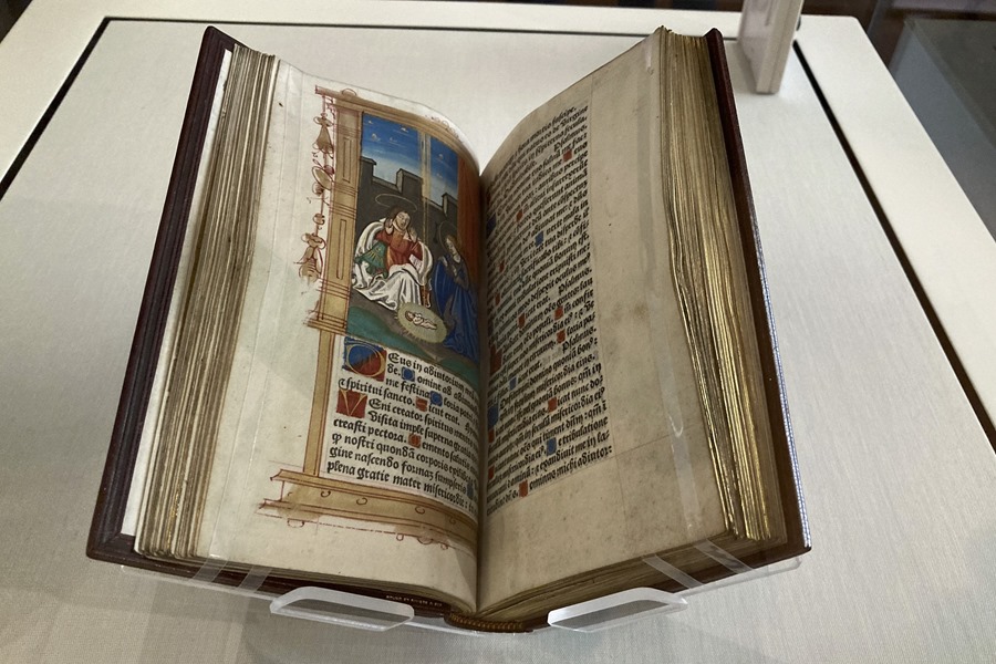 El "libro de horas" que perteneció a Ana Bolena, en una vitrina en el castillo de Hever (sureste de Inglaterra). 