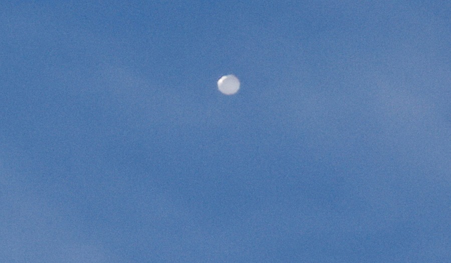 Vista del globo chino que ha sobrevolado durante varios días el espacio aereo de EE. UU. en Charlotte, Carolina del Norte. 