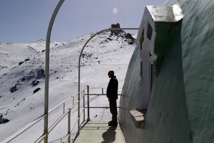 Un "faro" a 2.550 metros es el refugio militar habitado más alto de Europa