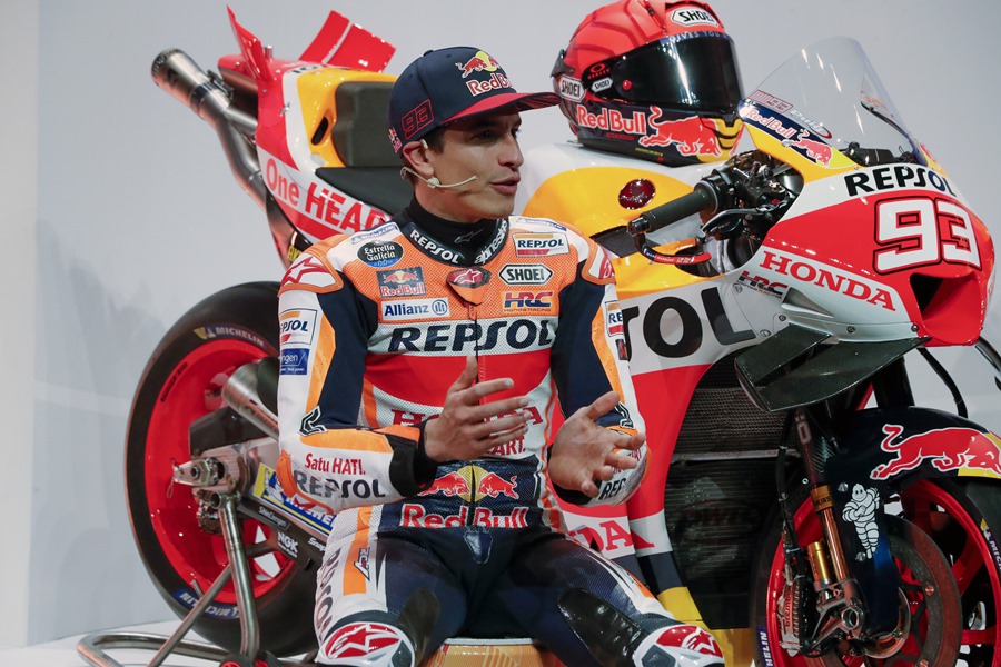 El piloto de MotoGP Marc Márquez, interviene durante la presentación oficial del equipo Repsol Honda.