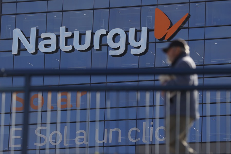 Vista de la sede de Naturgy en Madrid. Bancos y grandes eléctricas tendrán que abonar el nuevo impuesto