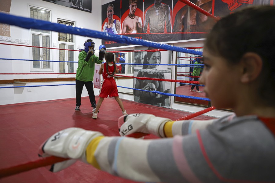 Un club de boxeo femenino en Gaza, prepara a niñas y mujeres palestinas para que un día puedan competir a nivel internacional.