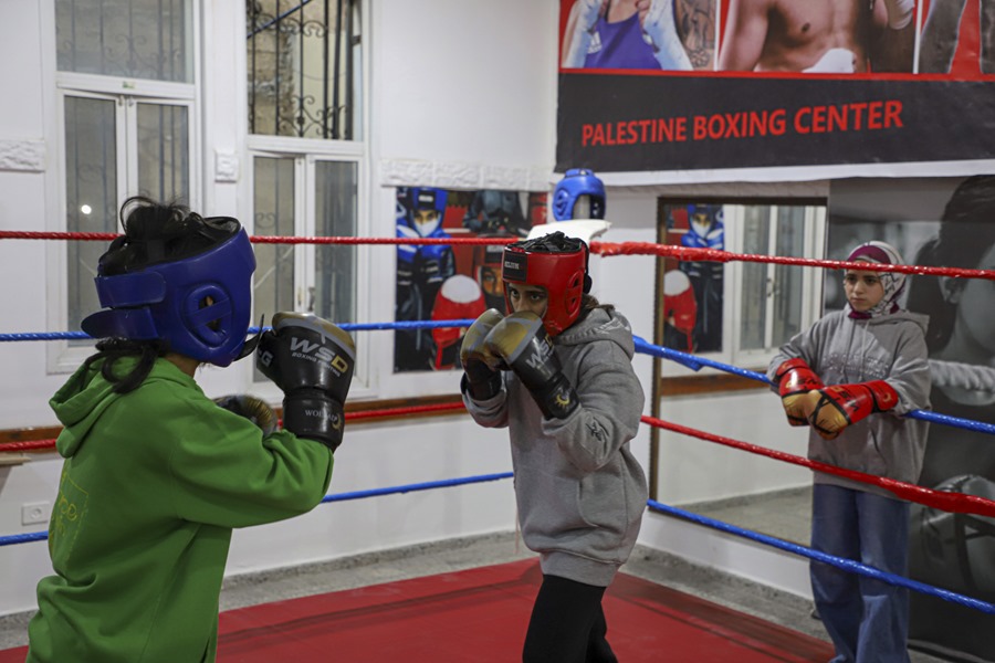 Un club de boxeo femenino en Gaza, prepara a niñas y mujeres palestinas para que un día puedan competir a nivel internacional. 