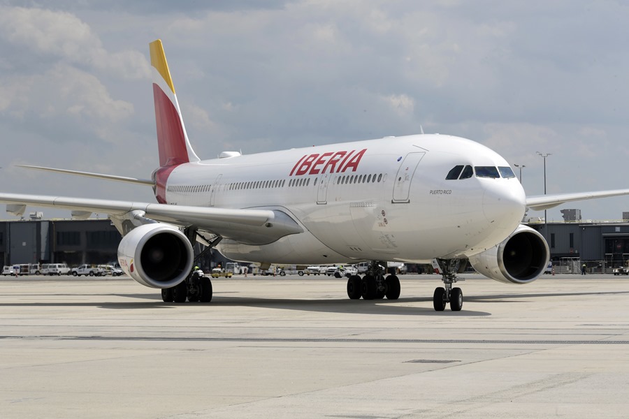 Vista de un avión de la aerolínea española Iberia, que ha comprado la totalidad del capital de Air Europa por 400 millones de euros.