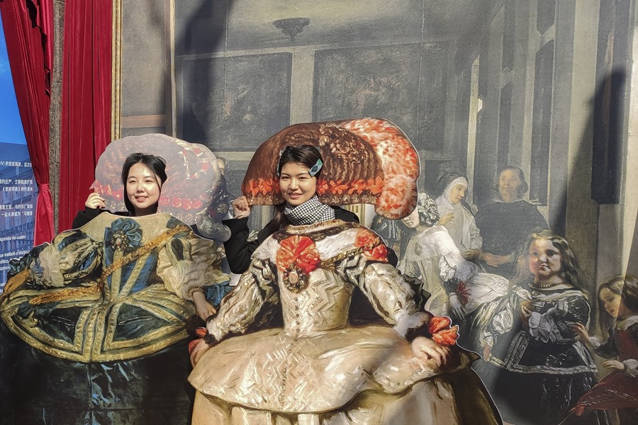 'Las meninas' de Velázquez toman vida en pleno corazón de Shanghái