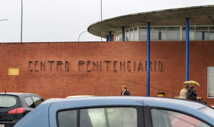 Fachada del centro penitenciario de Teixeiro (A Coruña), desde donde el líder de los Lakint King, Eric Velastegui, presuntamente dirigía la banda.