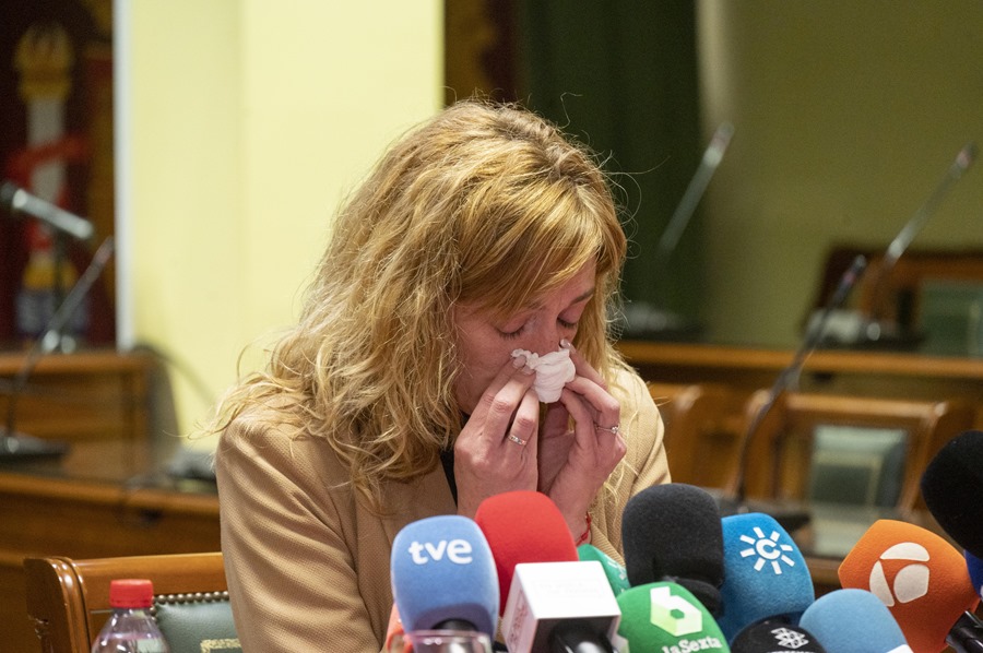 La alcaldesa de Maracena (Granada), Berta Linares (PSOE), durante la rueda de prensa de hoy sobre secuestro de la edil Vanessa Romero. 