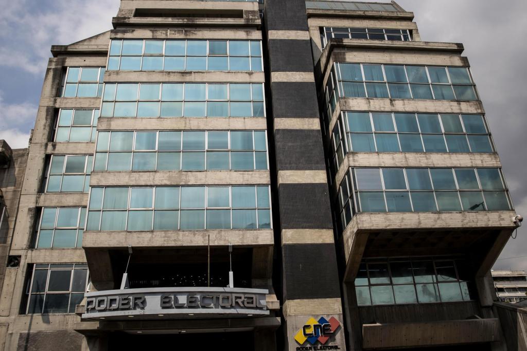 Fotografía del edificio del Consejo Nacional Electoral (CNE), el 24 de febrero del 2023, en Caracas (Venezuela). EFE/Miguel Gutiérrez
