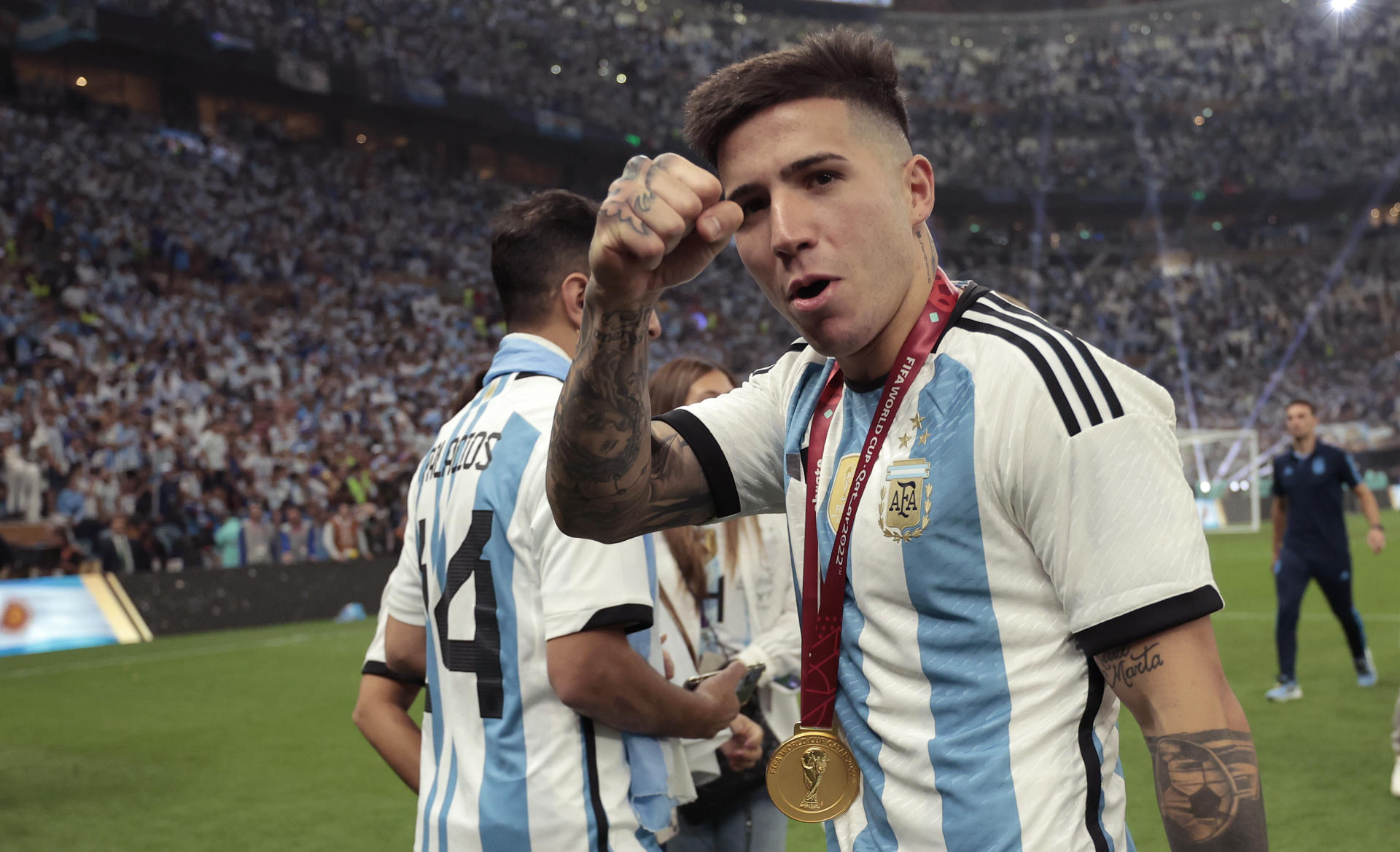 Enzo Fernández de Argentina reacciona tras ser campeones del mundo en la final del Mundial de Fútbol Qatar 2022 entre Argentina y Francia. EFE/ Juan Ignacio Roncoroni
