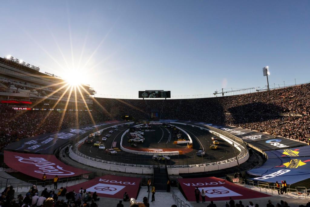 La pista de carreras durante el Busch Light Clash de NASCAR en el Coliseo de Los Ángeles, California, en una fotografía de archivo. EFE/EPA/ Etienne Laurent
