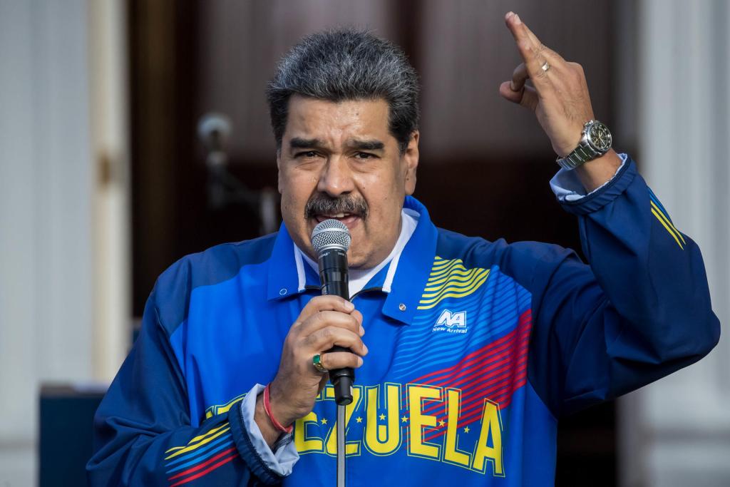 El presidente de Venezuela, Nicolás Maduro, participa en un acto conmemorativo al Día de la juventud hoy, en Caracas (Venezuela). EFE/Miguel Gutiérrez
