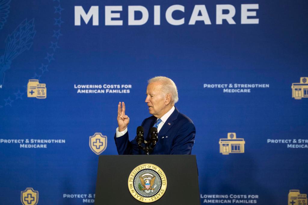 El presidente estadounidense, Joe Biden, habla sobre su plan para proteger y fortalecer la Seguridad Social y Medicare, este 9 de febrero de 2022. EFE/EPA/Cristóbal Herrera-Ulashkevich
