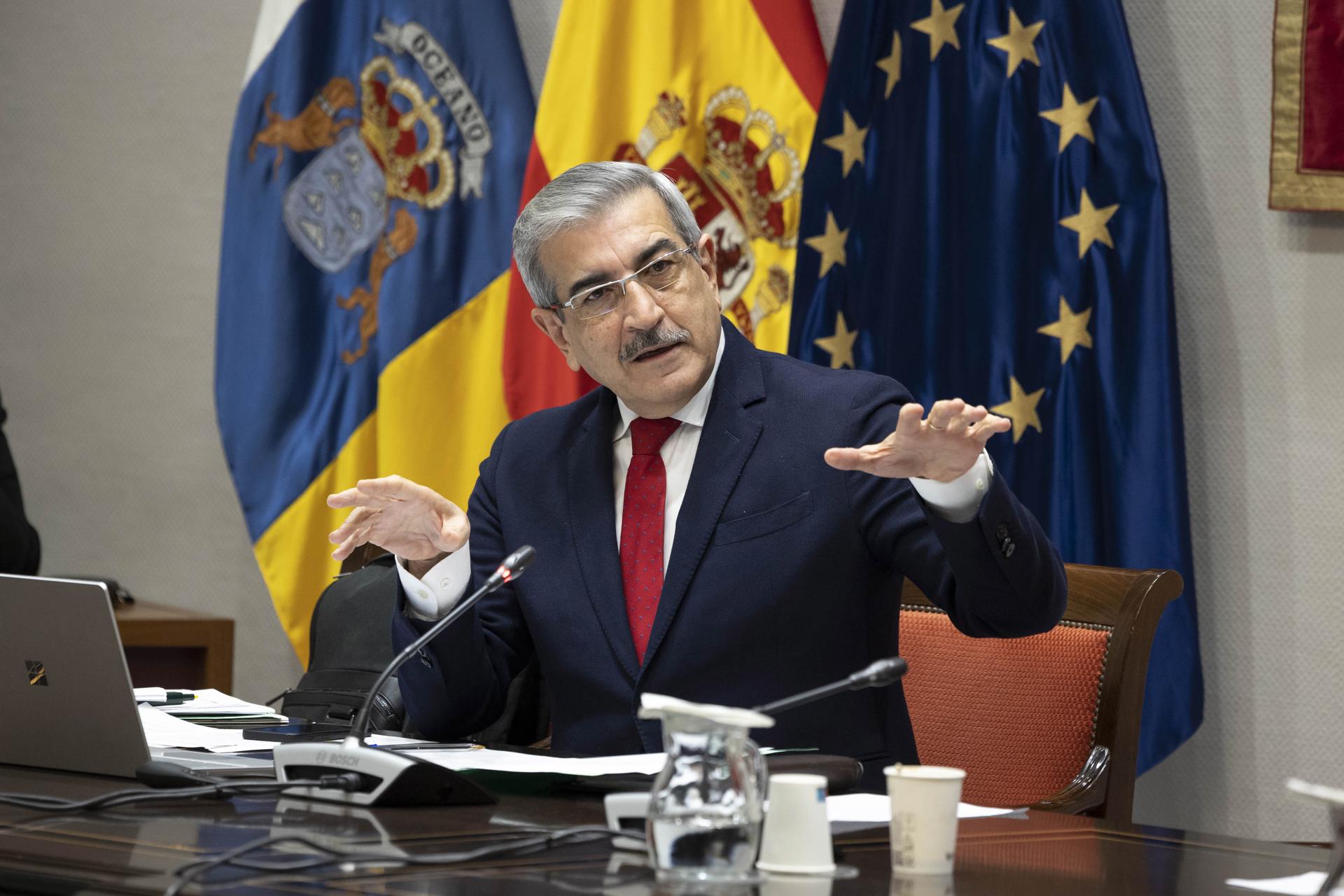 Imagen reciente del vicepresidente y consejero de Hacienda del Gobierno canario, Román Rodríguez. EFE/ Miguel Barreto