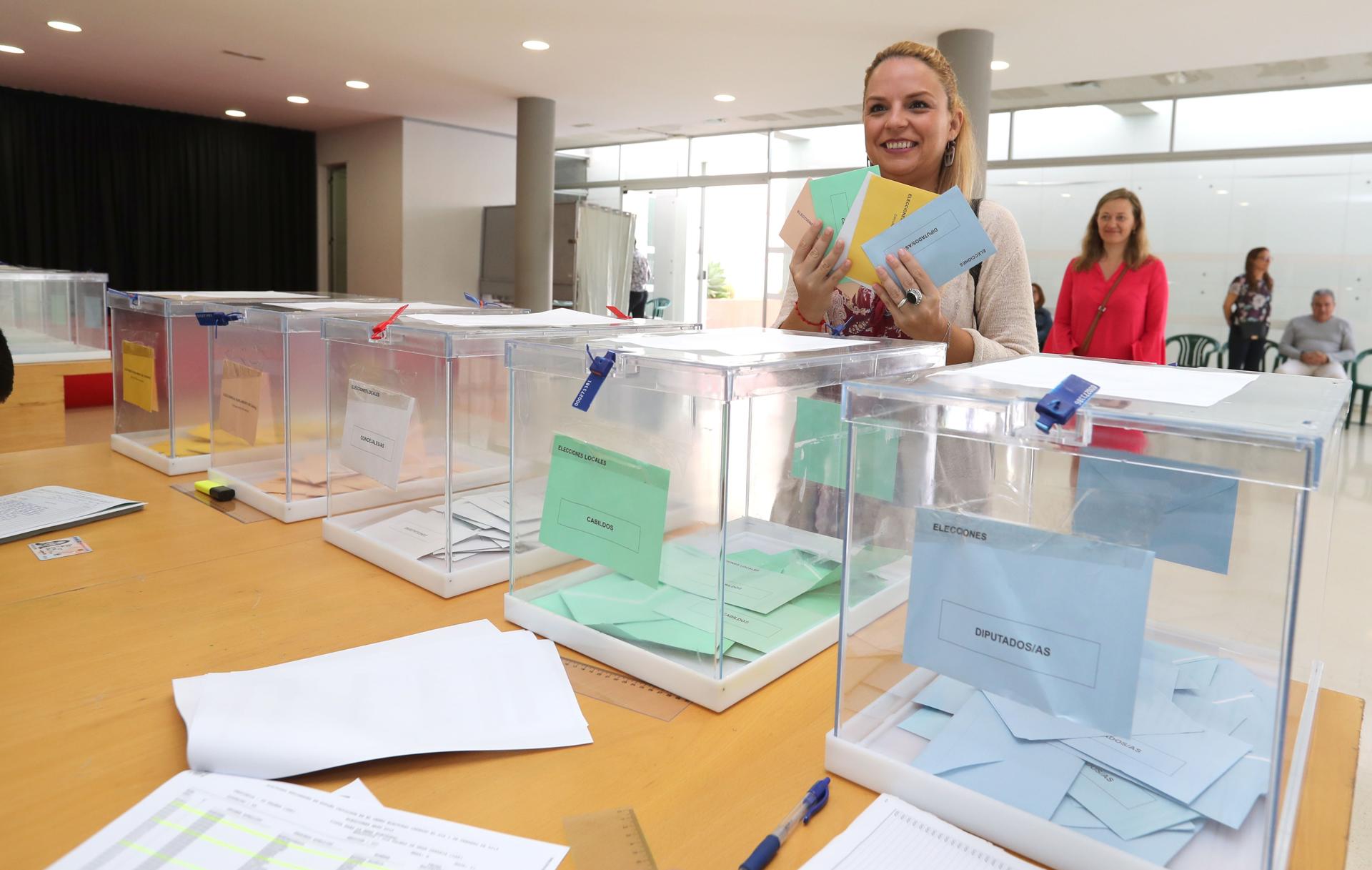 Foto de archivo de la candidata de Podemos a presidenta de Canarias, Noemí Santana, tomada en las elecciones autonómicas y locales de mayo de 2019. EFE/Elvira Urquijo A.