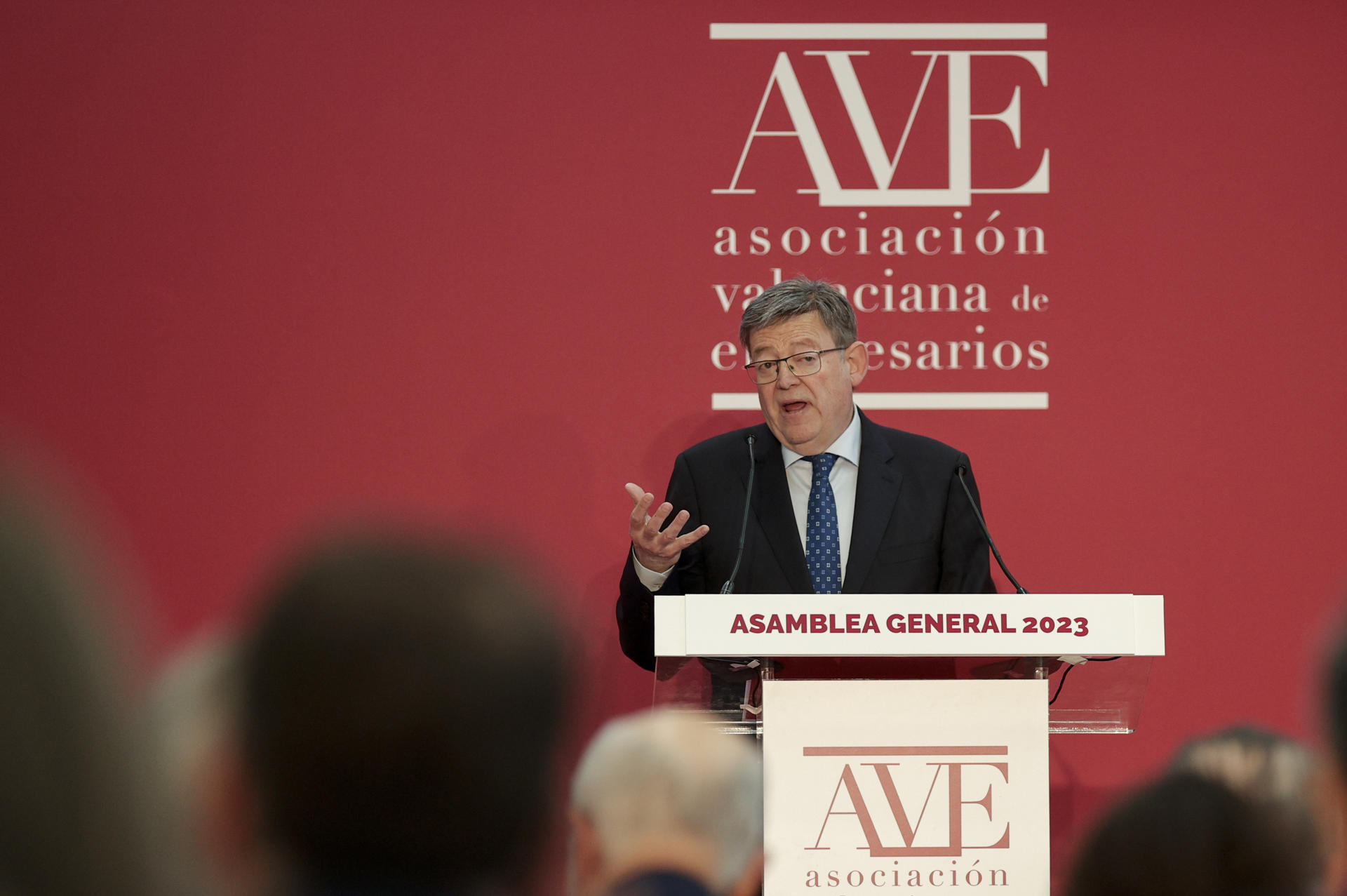 GRAFCVA1503. VALENCIA, 22/02/2023.- El president de la Generalitat, Ximo Puig, interviene durante el acto de clausura de la asamblea general de la Asociación Valenciana de Empresarios (AVE). EFE/Manuel Bruque