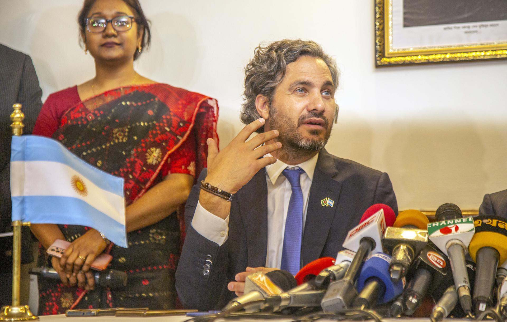 Argentine Foreign Minister Santiago Cafiero addresses the media during a joint news press conference with his Bangladeshi counterpart in Dhaka, Bangladesh, 27 February 2023. EFE-EPA/MONIRUL ALAM
