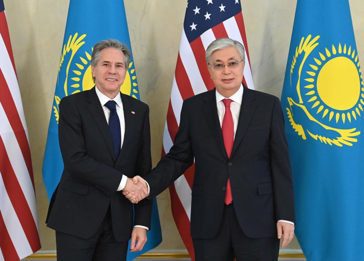 El presidente kazajo, Kasim-Yomart Tokáyev (derecha), se reunió hoy con el secretario de Estado de EEUU, Antony Blinken,en Astaná. EFE/ Presidencia de Kazajistán