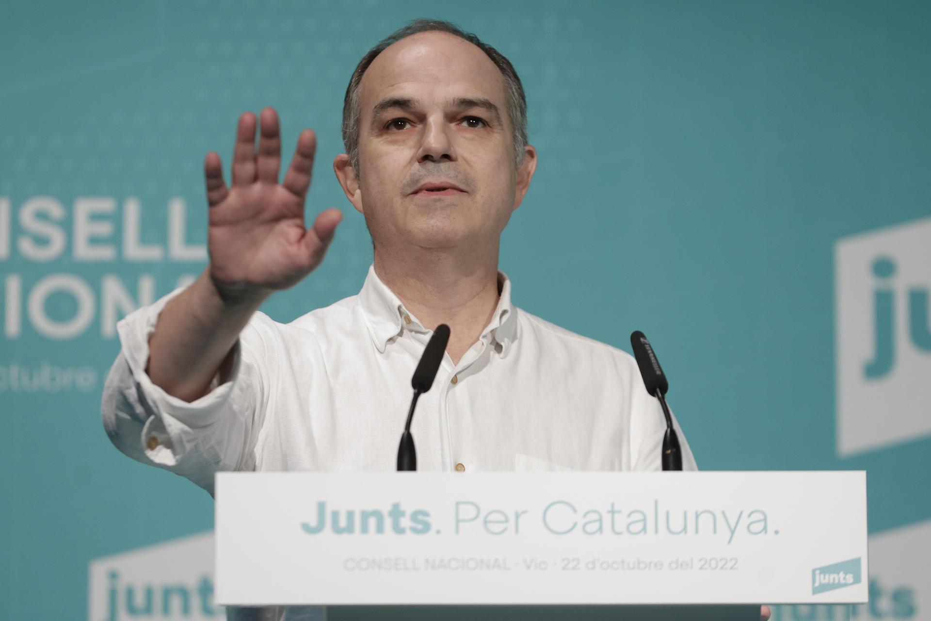 El secretario general, de JxCAT Jordi Turull, interviene este sábado durante el Consell Nacional de Junts per Catalunya reunido en Vic, después de la salida de la formación independentista del Govern.