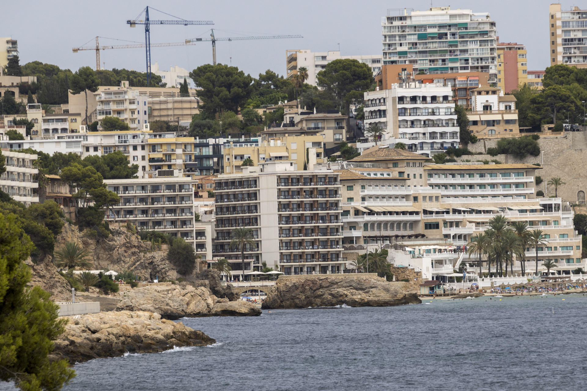 Vista de varios edificios residenciales en Palma de Mallorca. EFE/ Cati Cladera