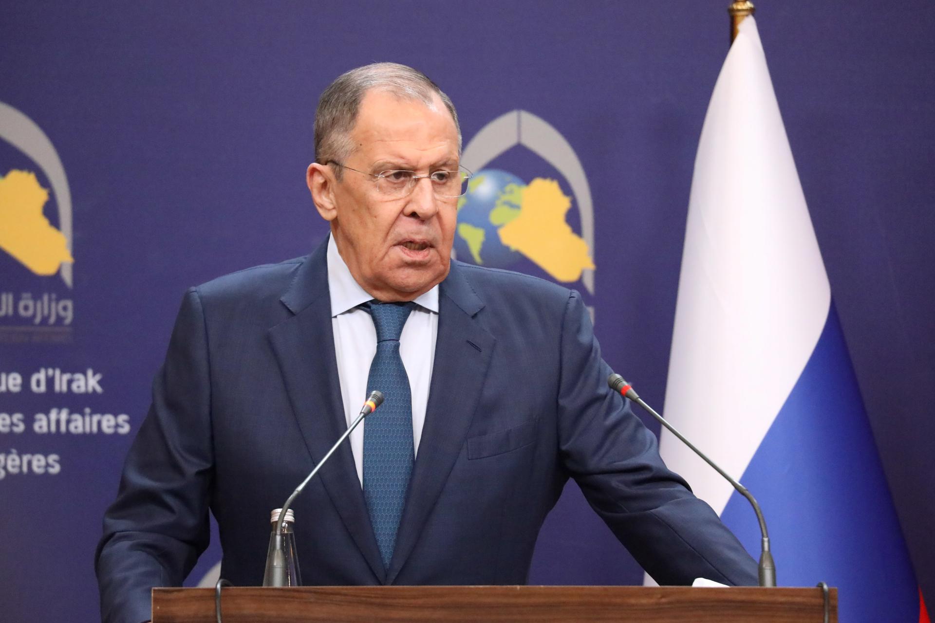 El ministro de Asuntos Exteriores ruso, Sergei Lavrov, asiste a una rueda de prensa conjunta con su homólogo iraquí en el Ministerio de Asuntos Exteriores iraquí en Bagdad el 6 de febrero de 2023. EFE/EPA /AHMED JALIL