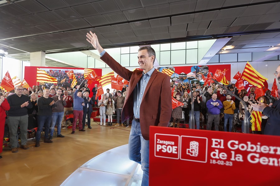 El secretario general del PSOE, Pedro Sánchez, interviene este sábado en un acto público en Zaragoza., donde hablo de becas