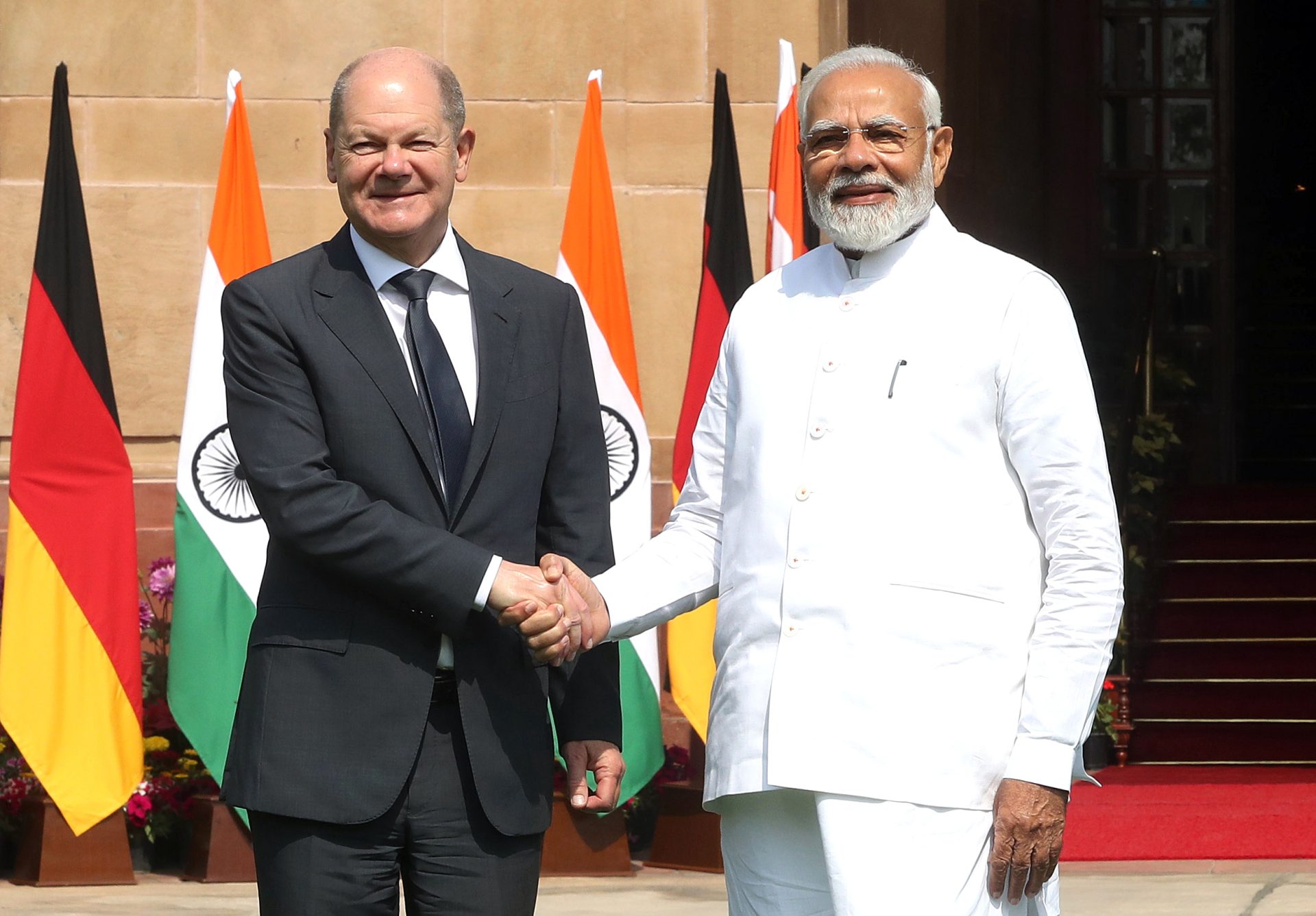 El canciller alemán Scholz se centra en el comercio bilateral y el cambio climático en su visita a India