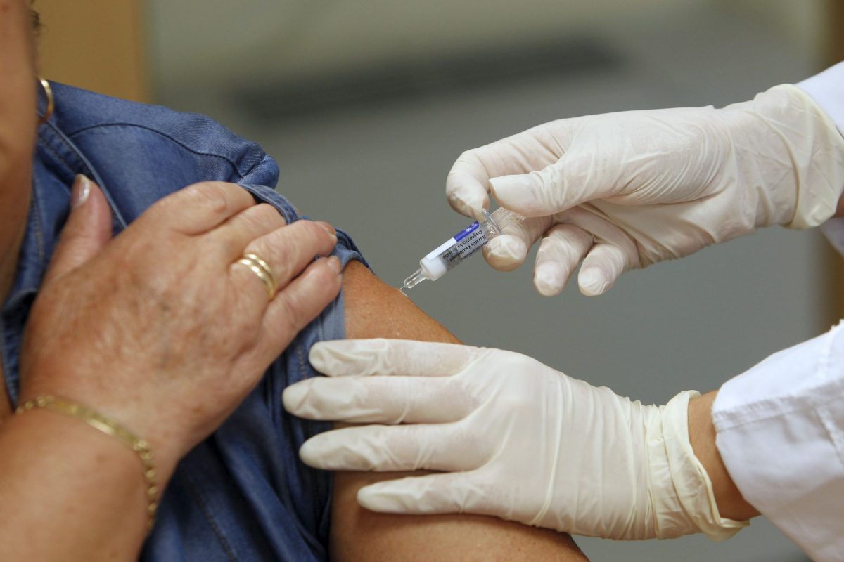 La vacuna de la gripe evita al menos 10.000 muertes al año