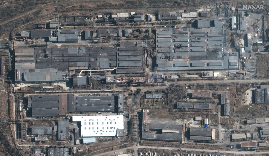 Una imagen satelital muestra instalaciones industriales dañadas en medio de la batalla en Bajmut.
