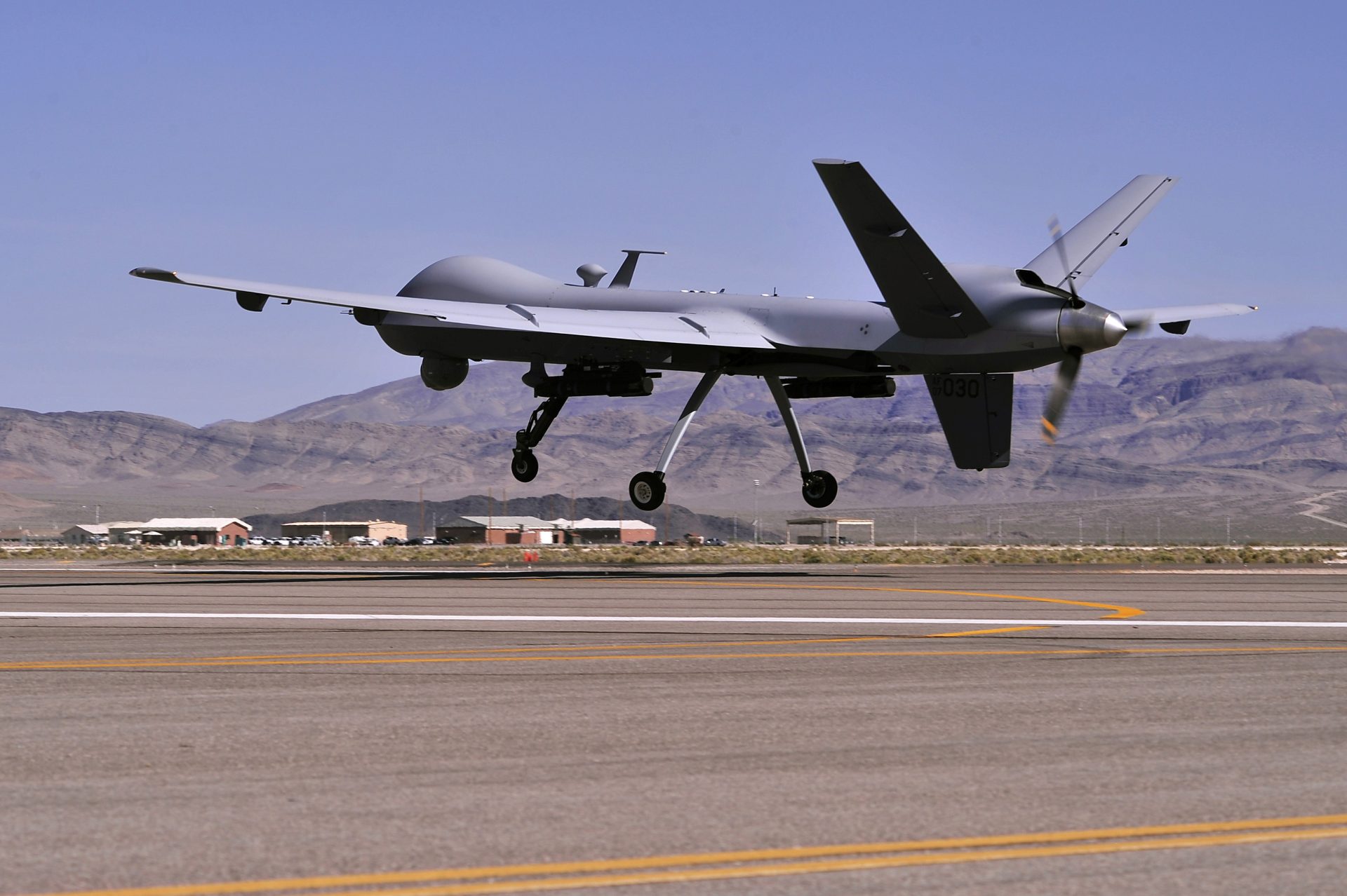Imagen facilitada por la Fuerza Aérea de EE.UU. que muestra un dron "Reaper MQ-9", en una base estadounidense.