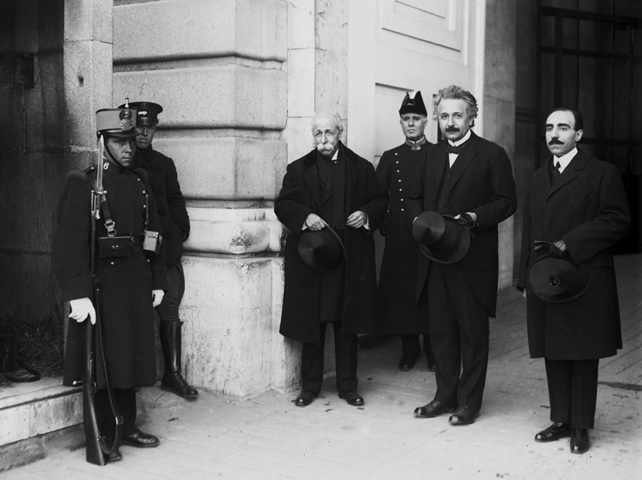 La frenética y curiosa gira de Einstein por España