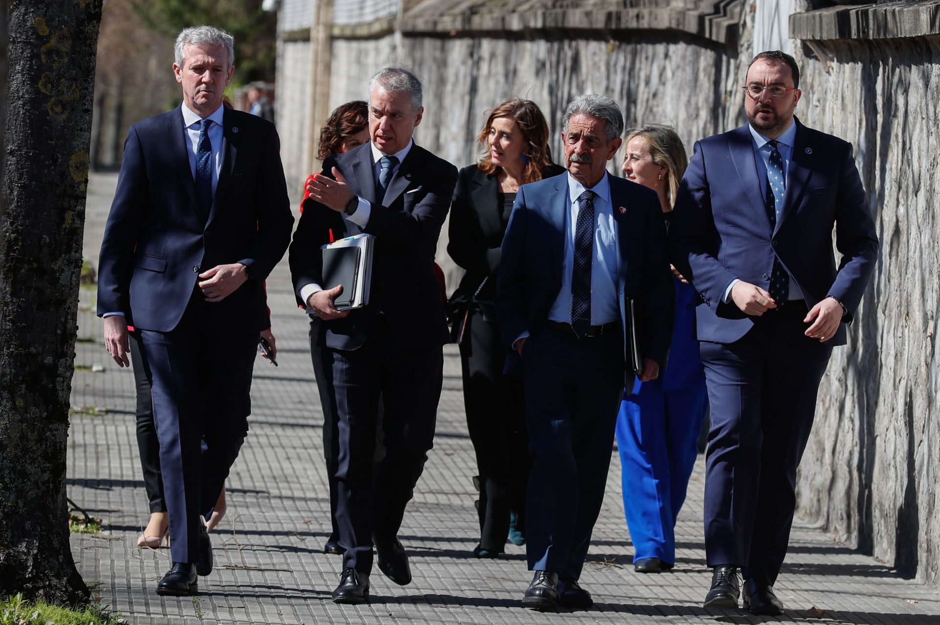 Los presidentes de Galicia, Euskadi, Cantabria y Asturias en una cumbre de regiones atlánticas. EFE/David Aguilar