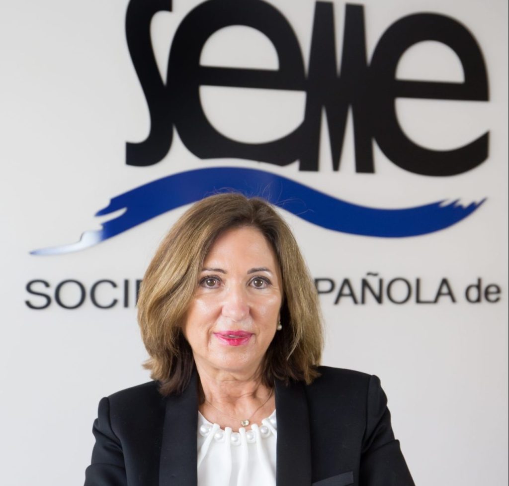 Petra Vega, médico estético de la Sociedad Española de Medicina Estética (SEME), explica los peligros del turismo sanitario.