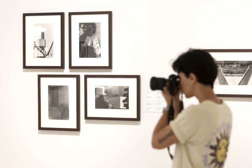 Algunas de las fotografías que conforman la exposición 'Fervor de Buenos Aires' de los fotógrafos Horacio Coppola y Grete Stern, que se presenta hoy en el Museo Carmen Thyssen Málaga. EFE/Daniel Pérez
