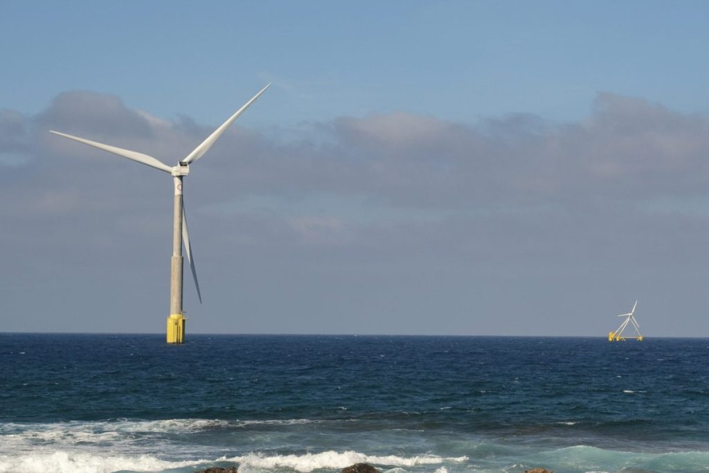En la imagen, un prototipo aerogenerador eólico marino en el campo marino de ensayos de la Plataforma Oceánica de Canarias (Plocan), frente a la costa de Gran Canaria.