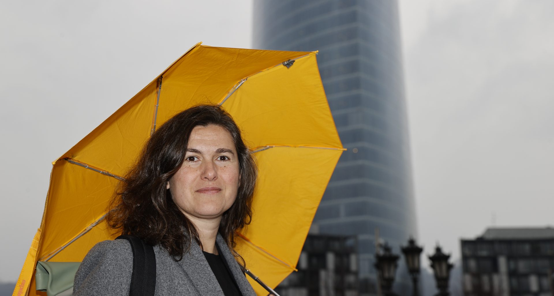 La presidenta de la Asociación de Mujeres Emprendedoras y Empresarias de Euskadi, Miren Lauzirika, afirma que a las mujeres se las ha educado para estar en la "retaguardia" y ser "perfeccionistas", cuestiones que no casan con emprender. EFE/Luis Tejido