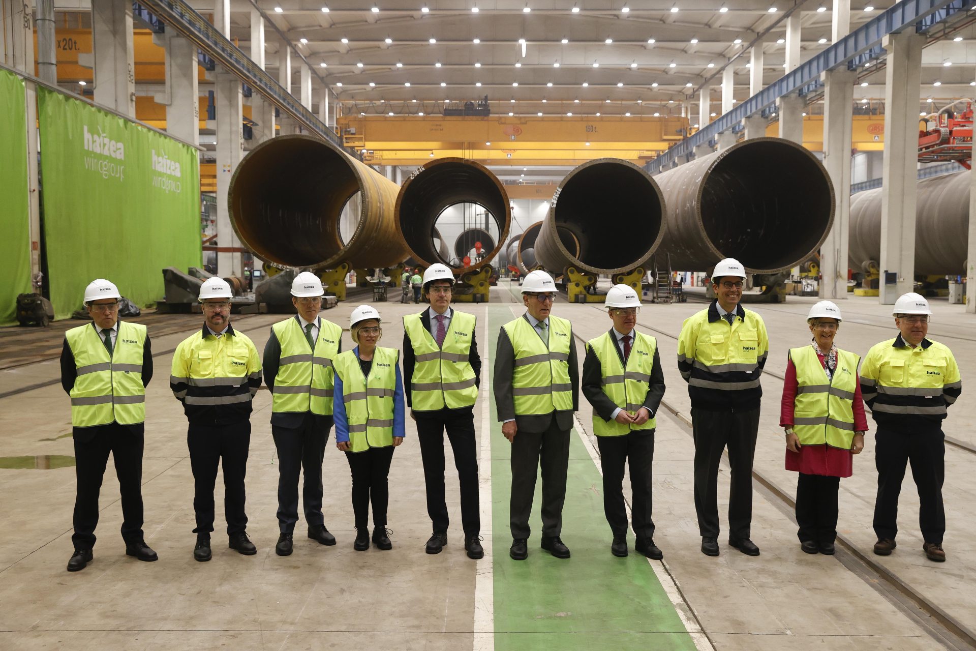 Haizea Wind Group e Iberdrola han firmado un contrato por cerca de 250 millones de euros para que la primera fabrique 50 monopilotes para los aerogeneradores de un parque eólico en Reino Unido propiedad de la eléctrica. EFE/Miguel Toña