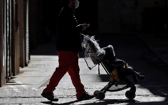 El PSOE plantea reforzar la ley para impedir traer a España niños de gestación subrogada