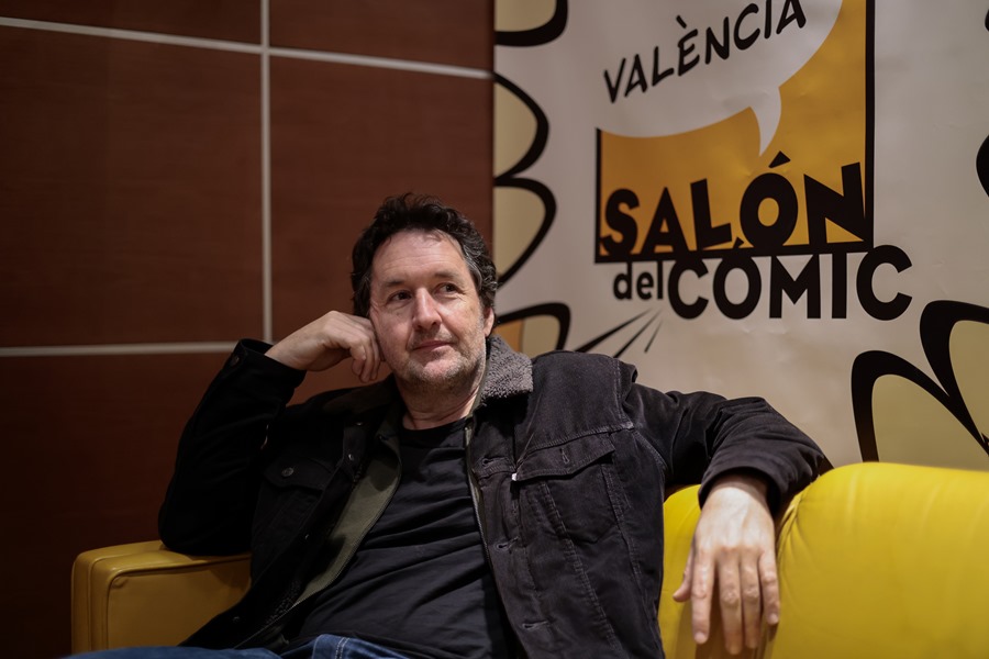 El canadiense Guy Delisle, durante la entrevista con EFE en el Salón del Cómic de València.