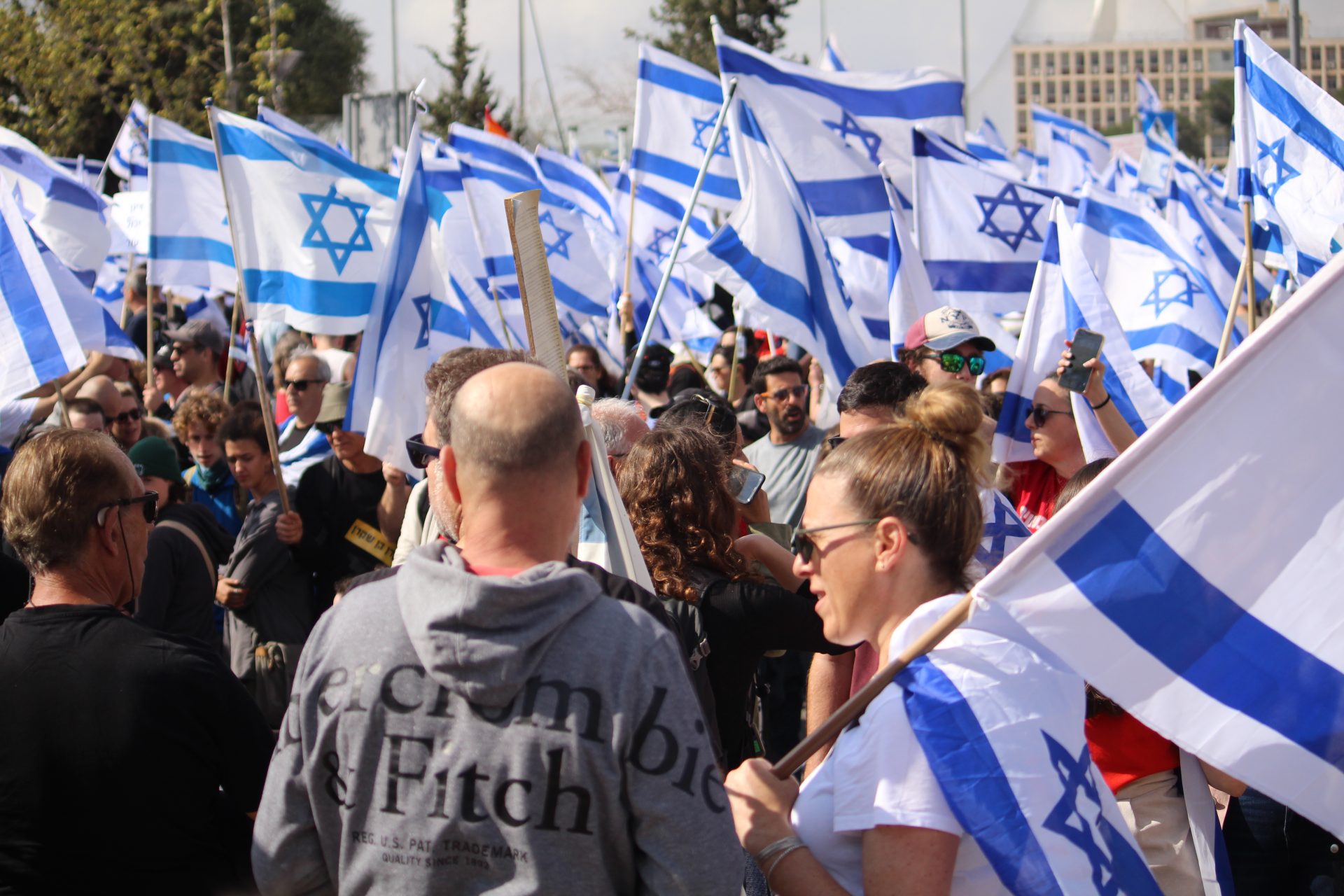 La demostración de fuerza de los manifestantes israelíes frena a Netanyahu