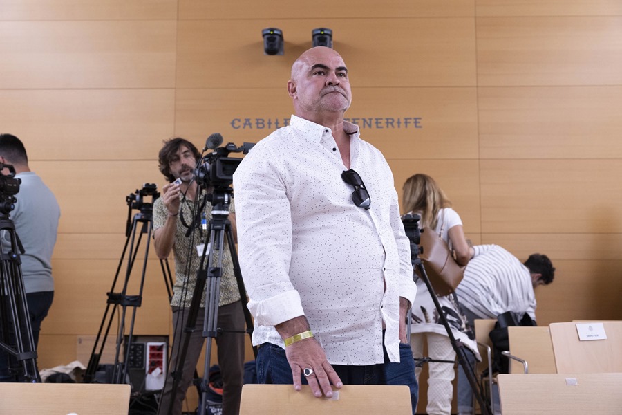 El mediador acusa al presidente del Cabildo de Tenerife de cobrar comisiones