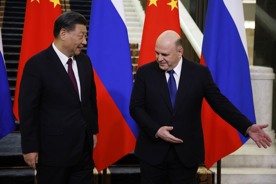 Mikhail Mishustin y Xi Jinping