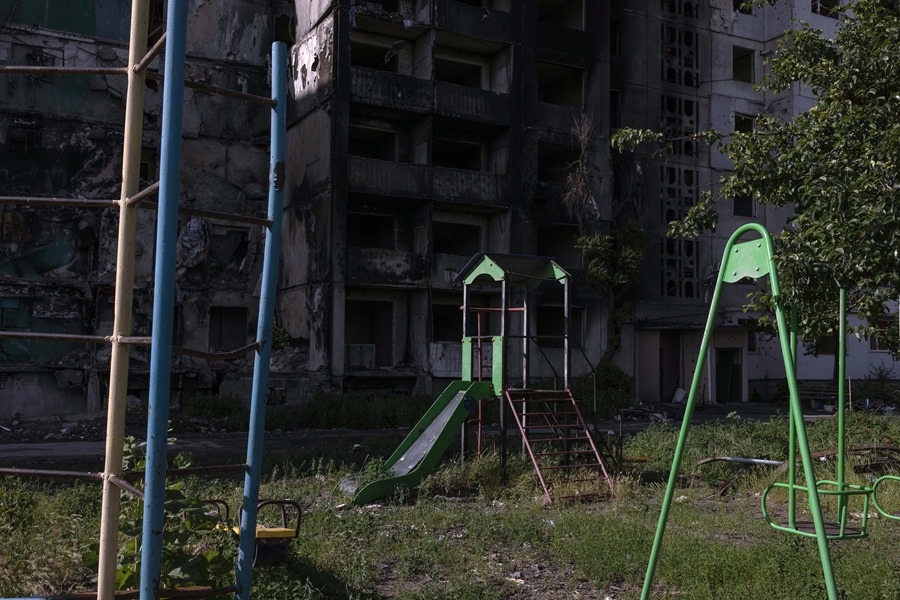 Un parque en Kiev, sin niños, en una imagen de archivo. La CPI ordena el arresto de Putin