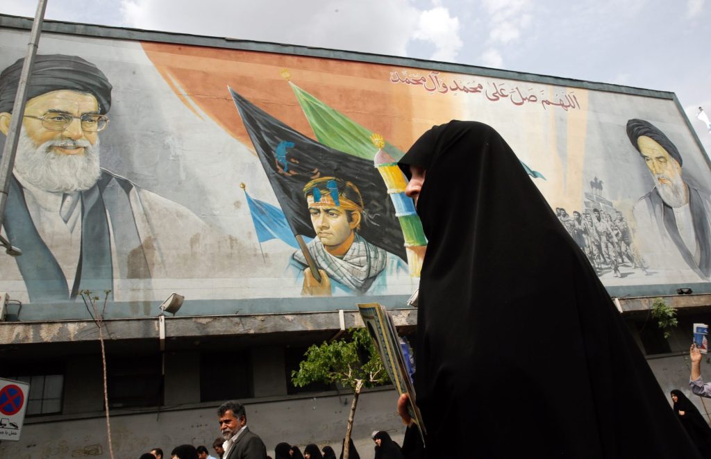 El líder supremo de Irán califica el envenenamiento de niñas de crimen imperdonable